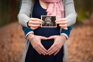 Great Wasy to announce your pregnancy by samphire Photography