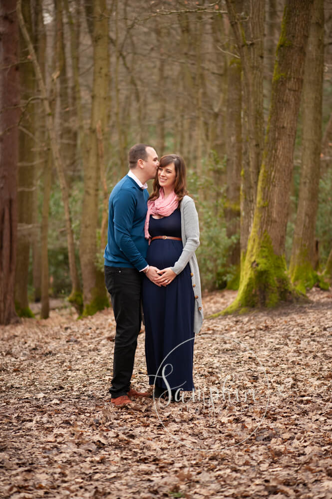 maternity photoshoot in woodland