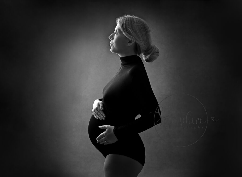 Black and white silhouette of a pregnant woman