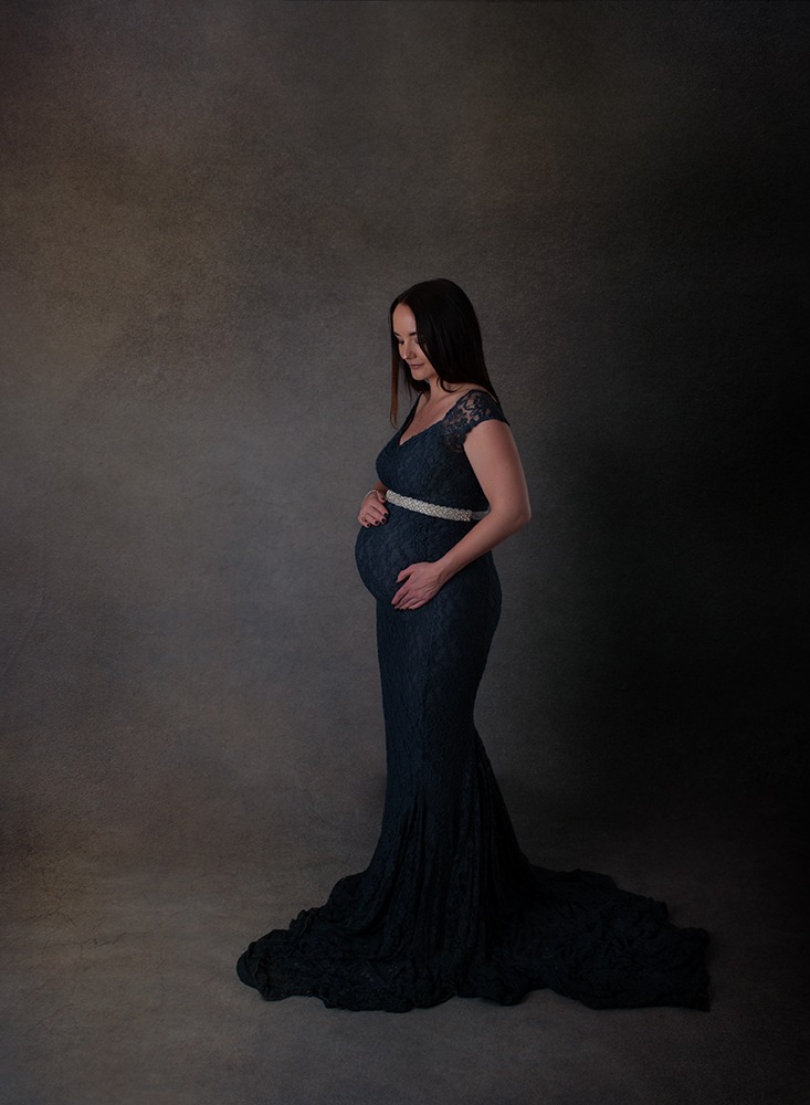 pregnancy maternity session in the studio