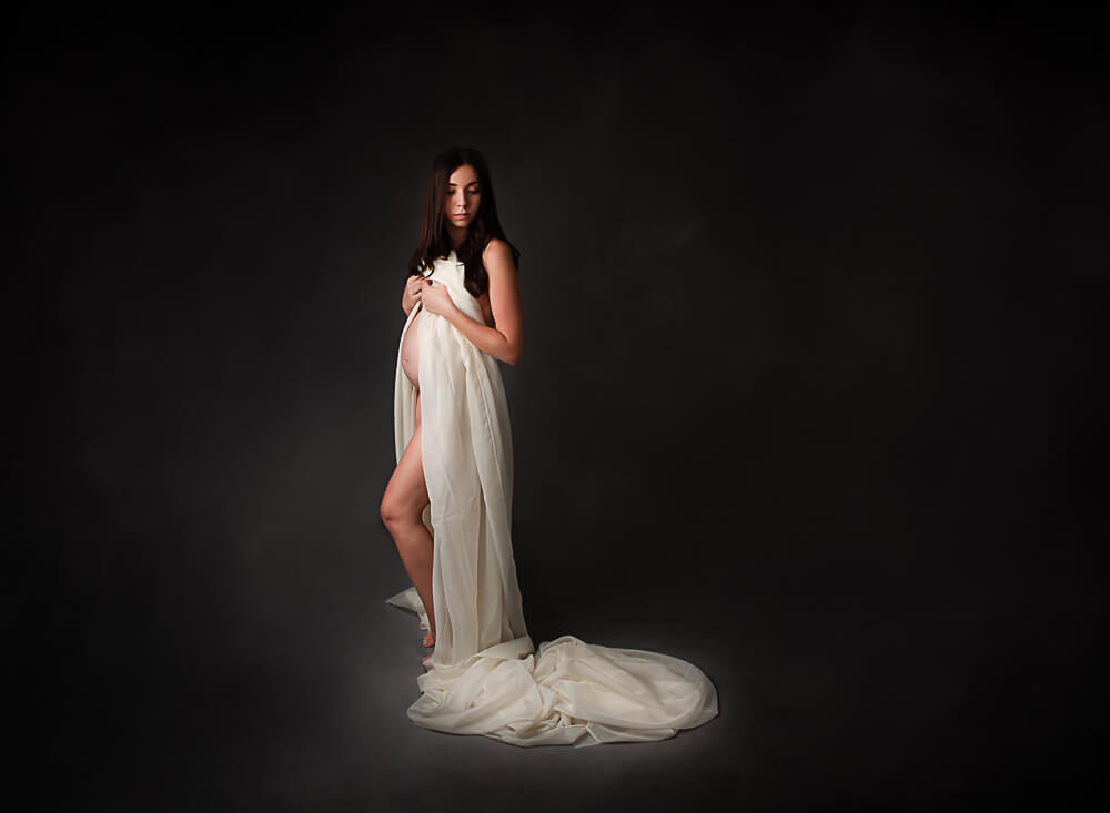 studio maternity portrait by Samphire Photography