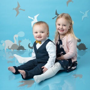 dino cake smash and splash birthday boy blue white siblings Samphire Photography