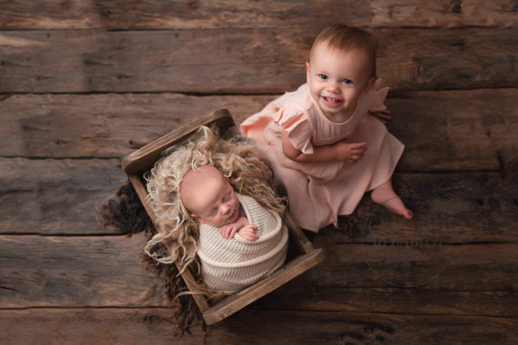 Newborn baby photography siblings